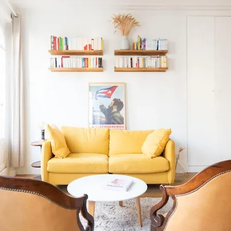 Beautiful Luxurious Apt, Bright And Spacious Appartamento